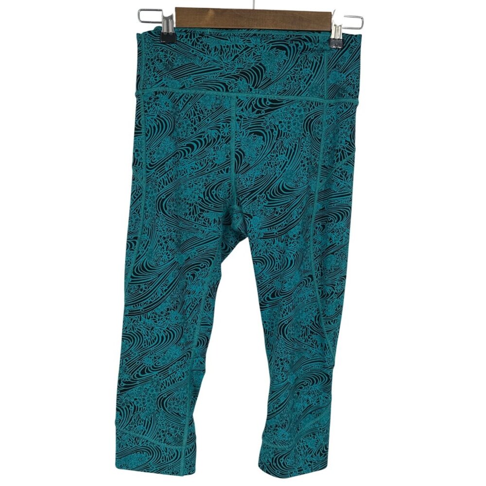 Lululemon In Movement Crop Kitakami Spirit Green Black Capri Leggings Size 8